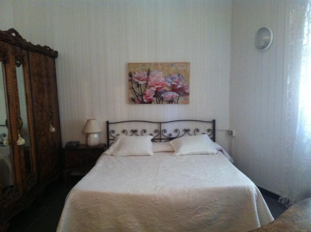 Hotel Pensione Moderna Bonassola Habitación foto