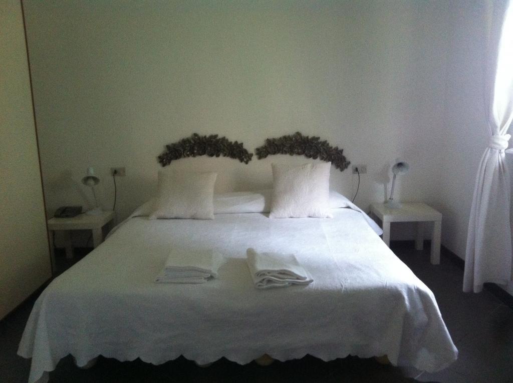 Hotel Pensione Moderna Bonassola Habitación foto